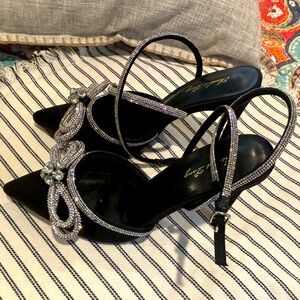Elisabet Tang Women Pumps, Pointed Toe High Heel, Stiletto sz 8 rhinestone bow